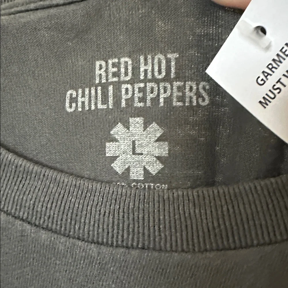 NWT Red Hot Chili Peppers tshirt - Picture 2 of 3